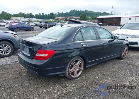 2014 Mercedes-Benz C 250 Sport z USA, uszkodzony, nr VIN WDDGF4HB9EG243059